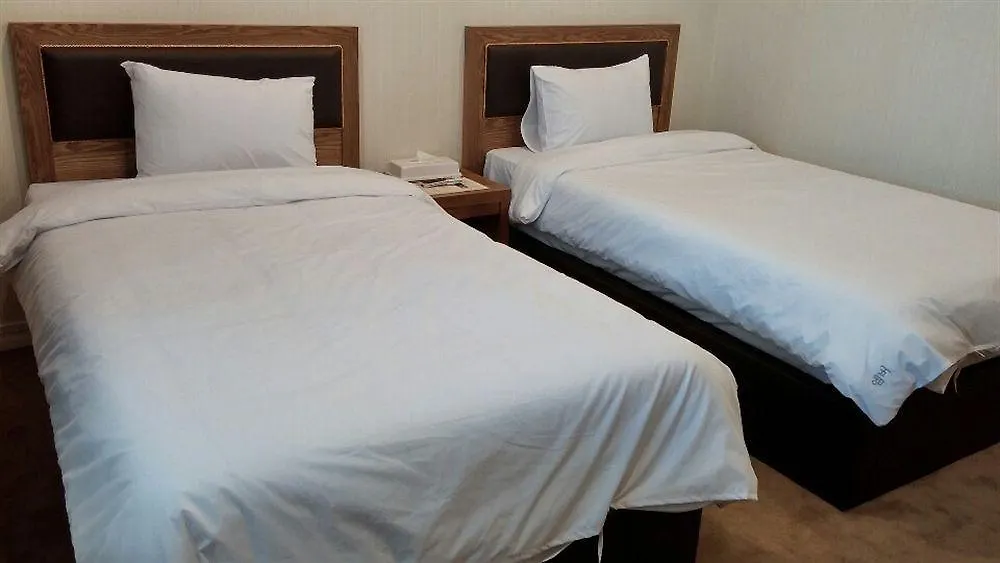 Amber Hotel Jeju 4*,