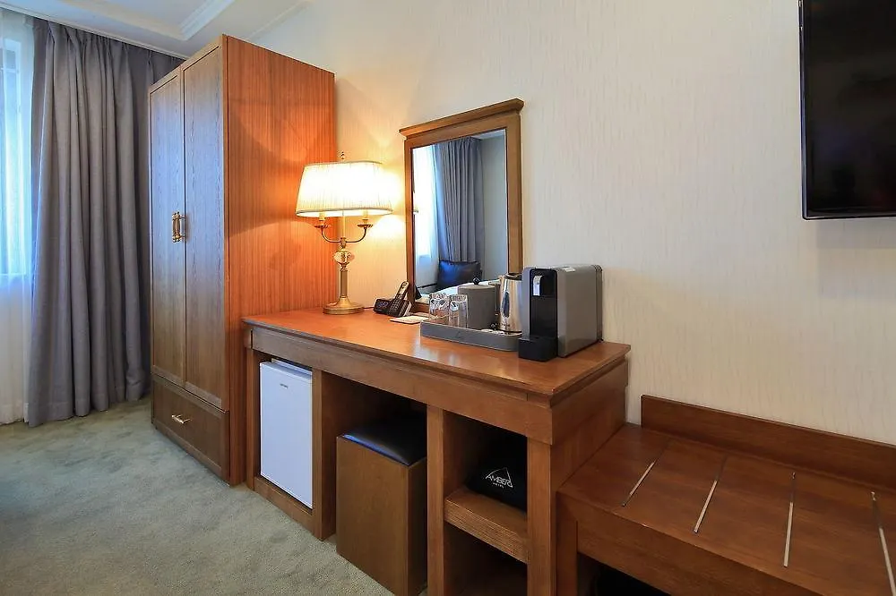 Amber Hotel Jeju 4*,